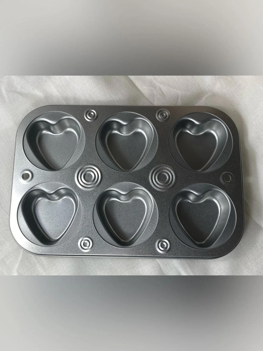 Non-Branded Heart-Shaped Muffin Pan in Metallic Gray - 6-Cup